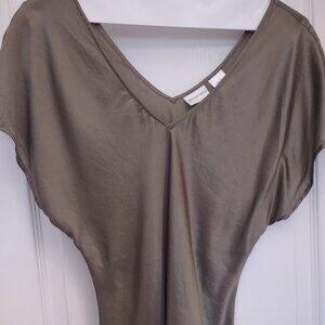 Vtg ladies top, 100% silk. Size 8. Like new condition.